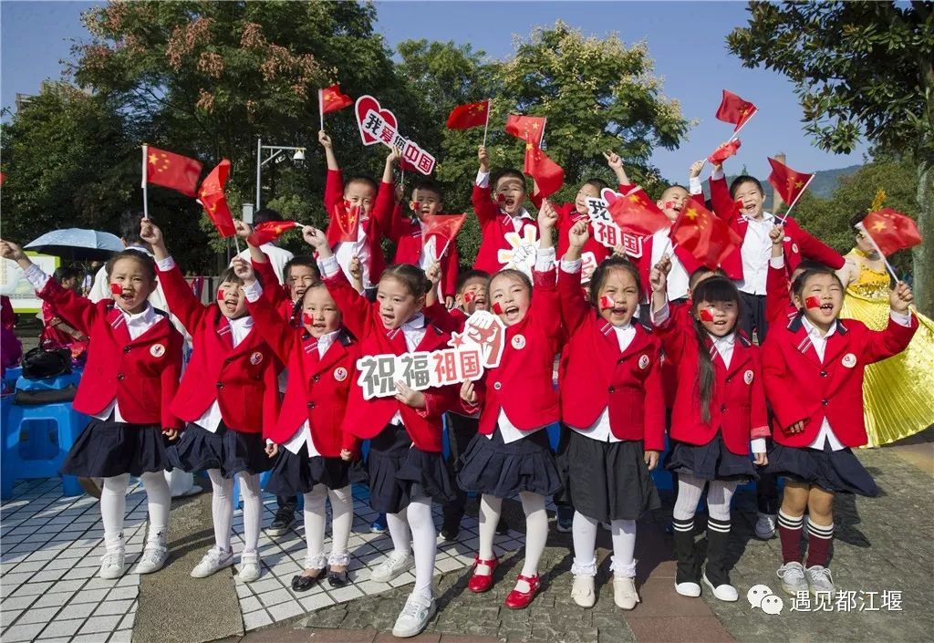 五星红旗同框感受,跟五星红旗合影感想