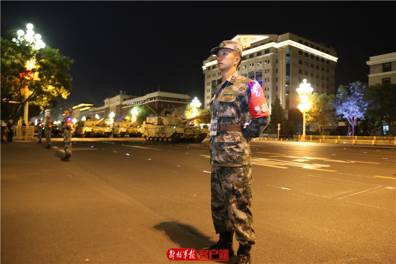 阅兵敬礼特写,智利阅兵中敬礼的女军官