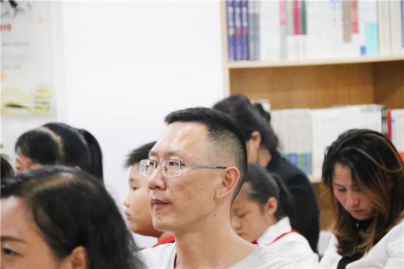 安利一个“爱”打折书店给你！活动缤纷更好礼，最低四折起！