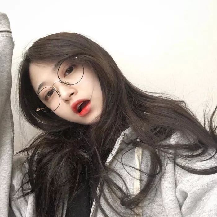 根据你的脸型和眼镜选发型,怎么选择适合自己的发型和眼镜