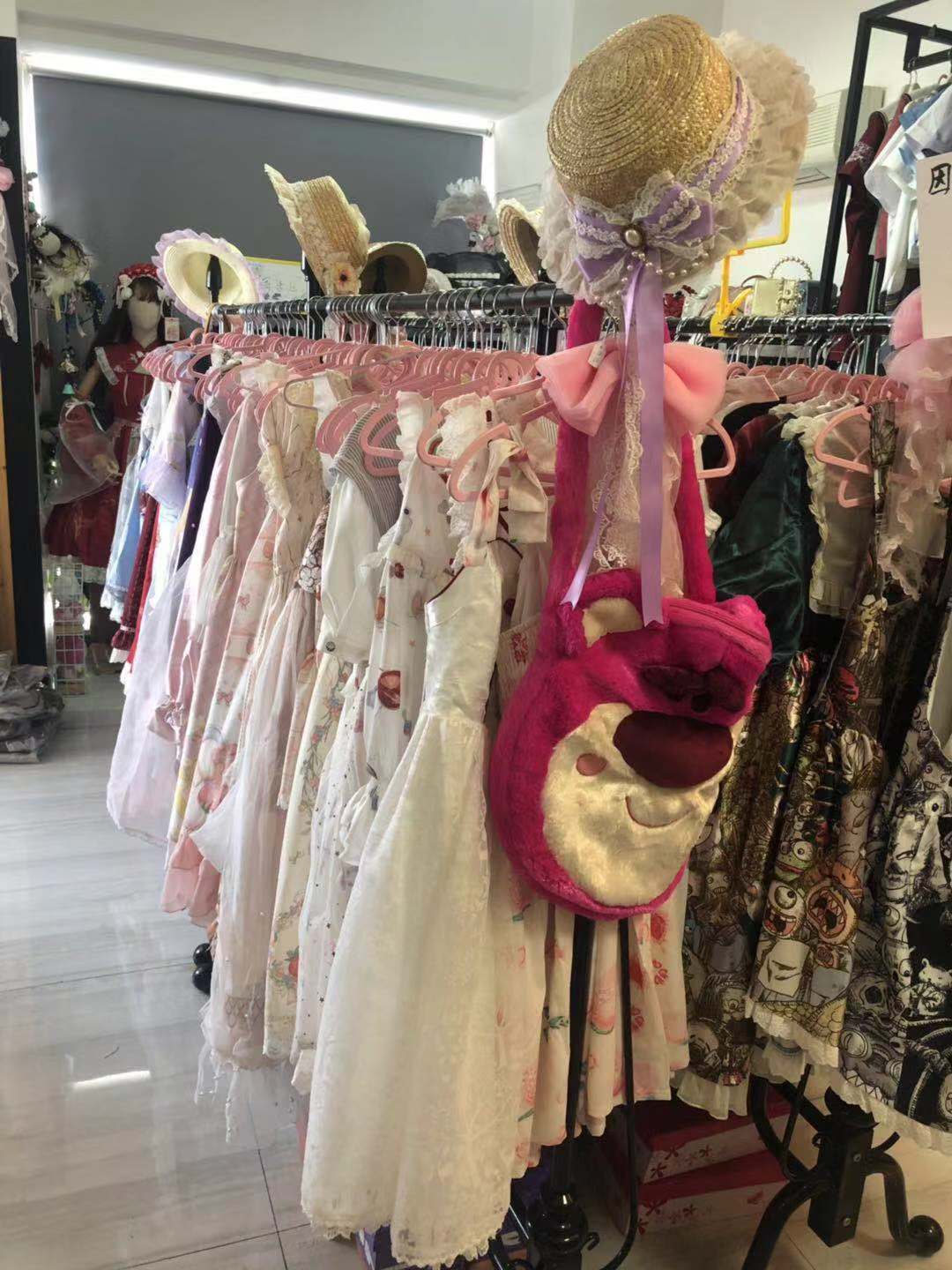 lolita裙子两百元以内,一条lolita裙多少元