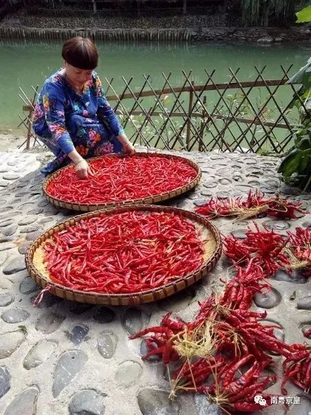 羊城飘逸着最傲娇的色彩——中国红，要的就是这个味儿