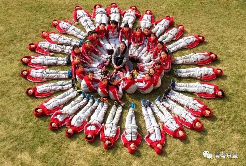 羊城飘逸着最傲娇的色彩——中国红，要的就是这个味儿