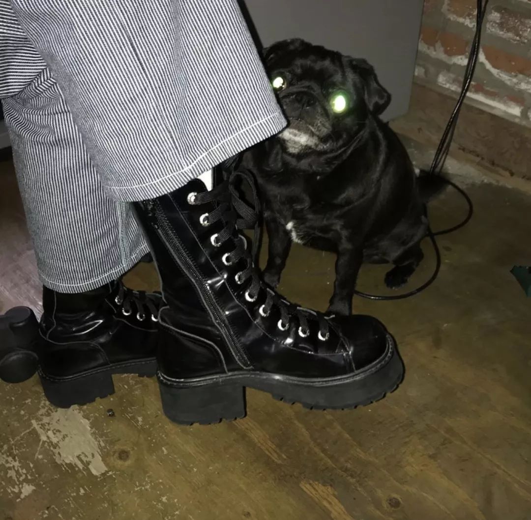 在皮鞋和球鞋之间摇摆的我们，终于找到了最佳选择