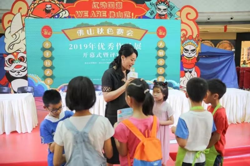 假日中一道靓丽的风景,假日里那个忙碌的身影