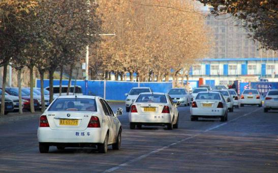 驾照考试科目二三共五次吗,科目二三次都不过怎么办