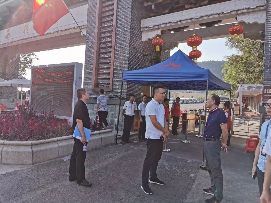 假日中一道靓丽的风景,假日里那个忙碌的身影