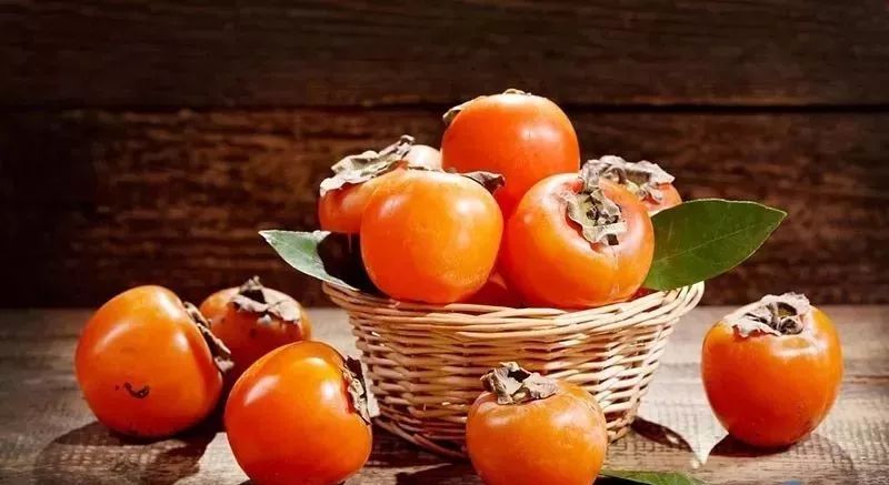 柿子不能和香蕉酸奶同食吗,柿子和酸奶香蕉一起吃会中毒吗