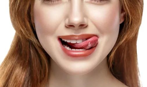 嘴唇干裂脱皮用什么润唇膏好,嘴巴一直脱皮干裂可以用润唇膏吗