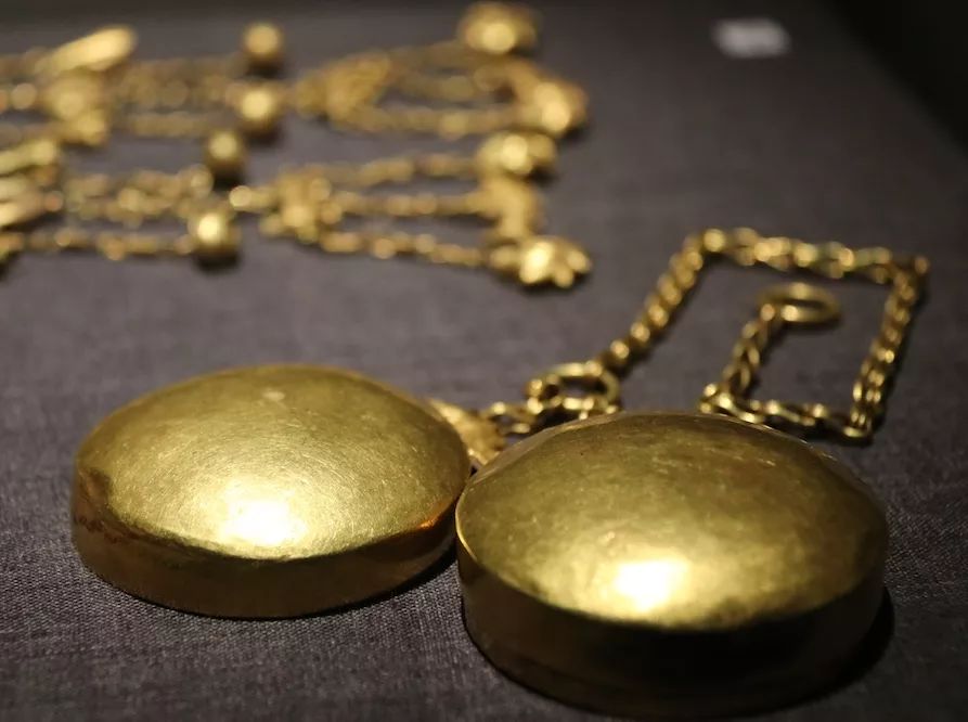 卡地亚满钻手镯窄版高定,卡地亚新款手镯时尚减龄黄金