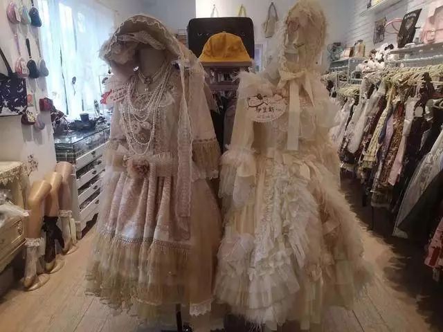 一条裙子拍出110000元！“炒裙”比“炒鞋”更赚钱？网友：疯了吧