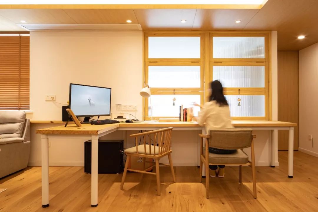 客厅没窗户没有阳光,客厅没有窗户一点采光都没有