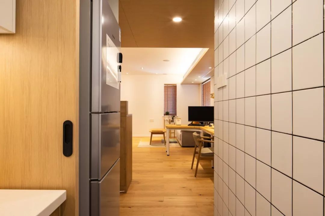 客厅没窗户没有阳光,客厅没有窗户一点采光都没有