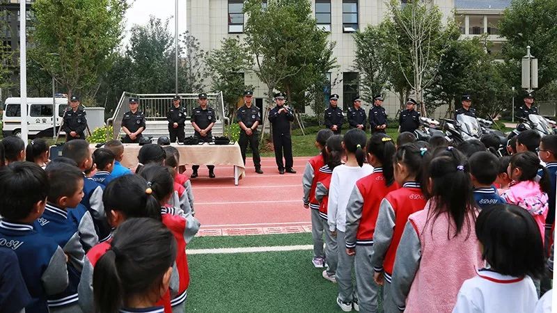 【护校安园】坏人来了怎么办？民警这堂反恐教育课讲清楚了！