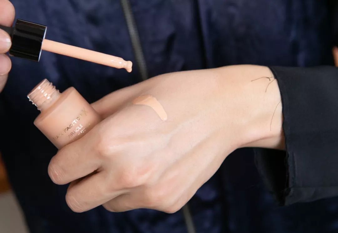 适合秋冬季节的粉底,适合夏天秋天的粉底