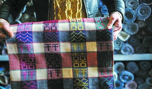 她收藏了一万多种花色的崇明土布,很多你都没见过