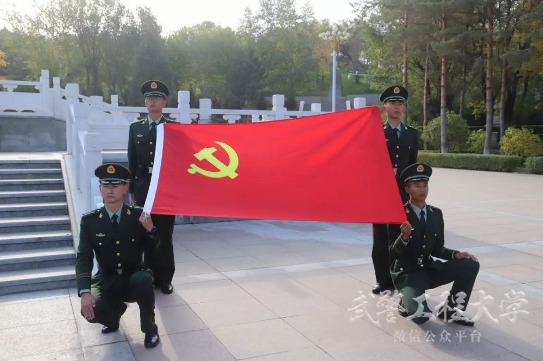 告别热气腾腾的军营,告别青春军旅