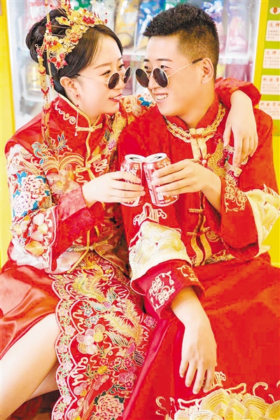 5辆婚车接亲,5路公交婚车