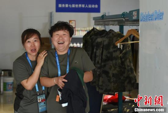 探访军运村洗涤服务保障组的军哥军嫂们