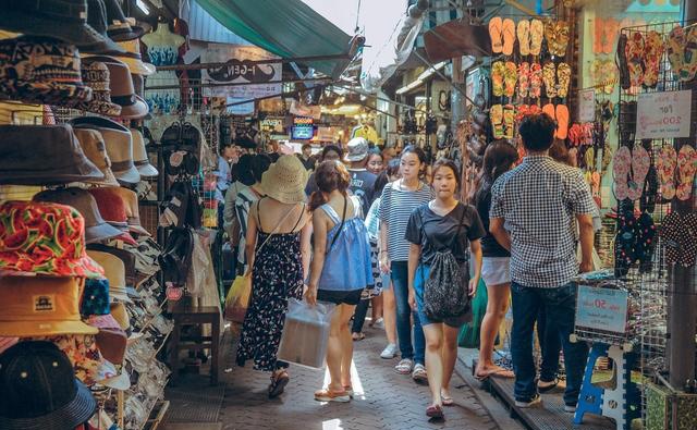 泰国头号市集像迷宫15000摊位15个足球场大游客迷路是常态