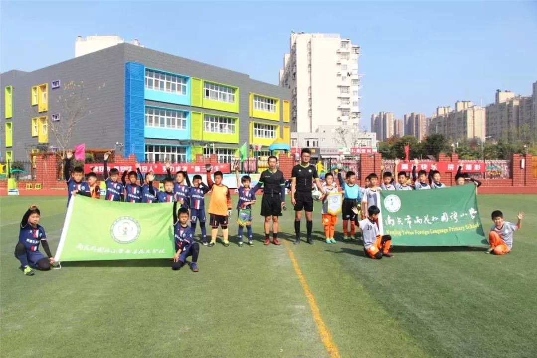 秋风飒飒绿茵逐梦雨花台区第六届“区长杯”校园足球联赛开赛啦！