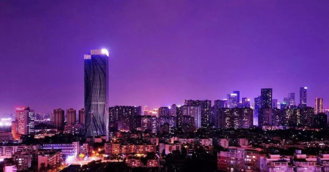 成都高端项目大PK，热门楼盘透露「高级」密码