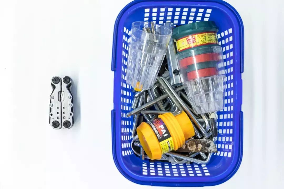 瑞士*刀军**算个屁！能顶半个工具箱的男人掌心玩物，竟有10种用途