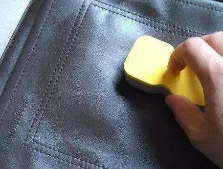 衣服上有霉斑怎么洗才能洗掉,衣服去霉斑最快最狠的几种方法