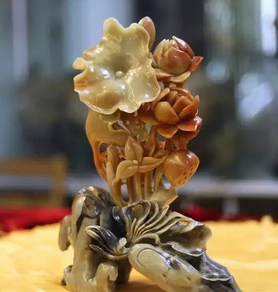 美玉“开花”，艳而不俗