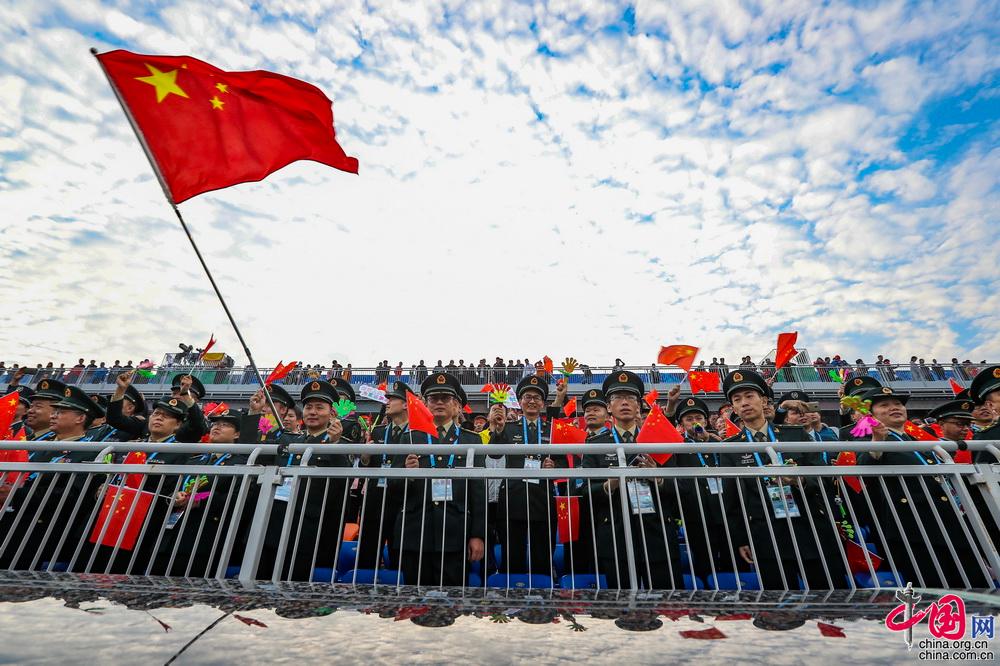 军运会赛场因你们更精彩观众热情助力运动健儿创佳绩