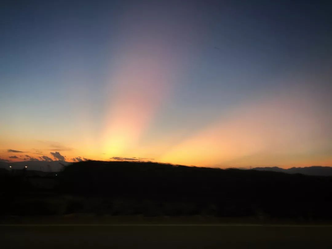 西双版纳傣族赶街视频,勐腊县勐仑镇赶街