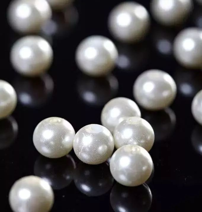 眼里写满故事脸上不见半点风霜,眼里写满故事脸上不见风霜的女子