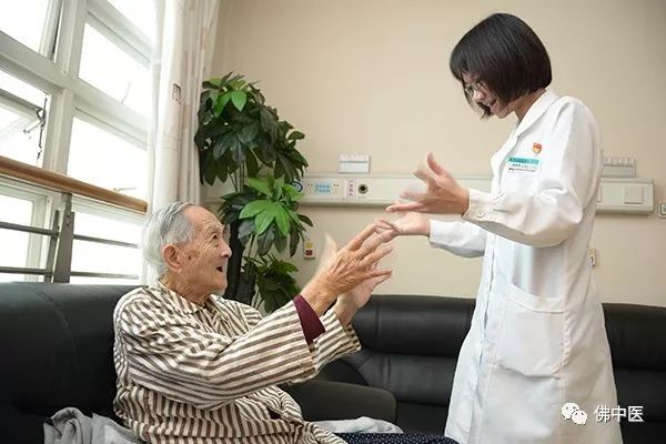 【贴心】旅居海外80载,传奇艺术家脑梗收治佛中医,大赞祖国医疗服务