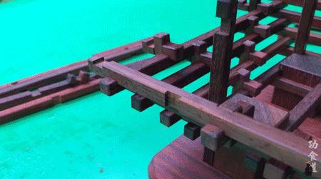 真·鲁班再世！61岁中国大爷造出2500年前鲁班凳，惊艳1000万外国网友：这还是我认识的中国功夫吗？