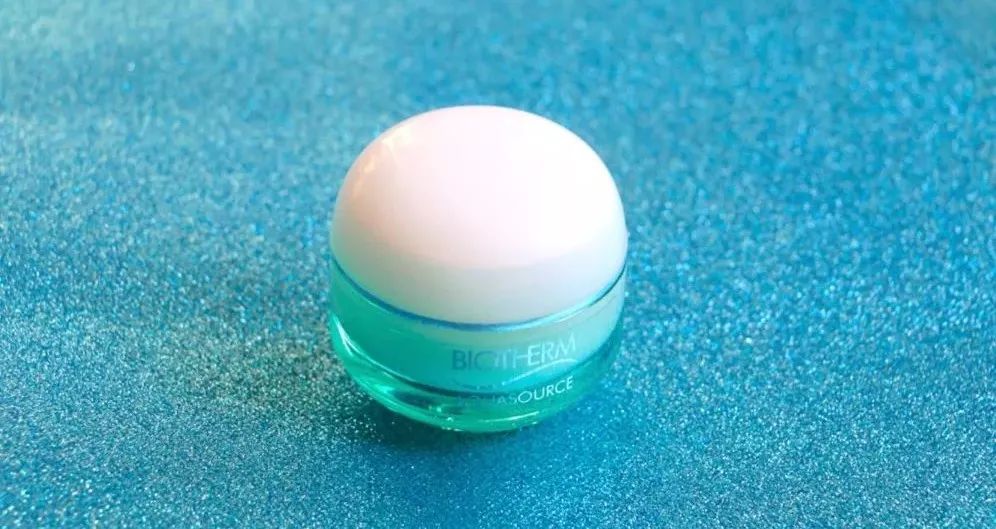 港风穿搭俏皮可爱,港风韵味十足