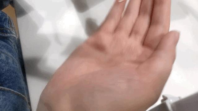 被网暴退学，被骂糊失业，初代宅男女神*局破**重生再翻红