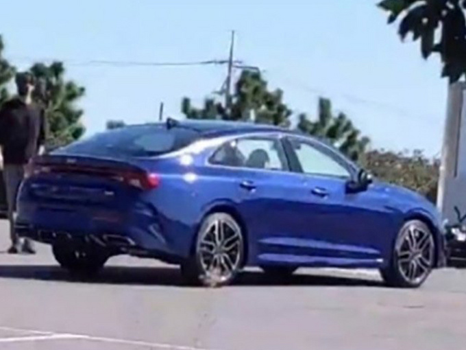 起亚k5新款黑顶,起亚新款k5改色黑武士