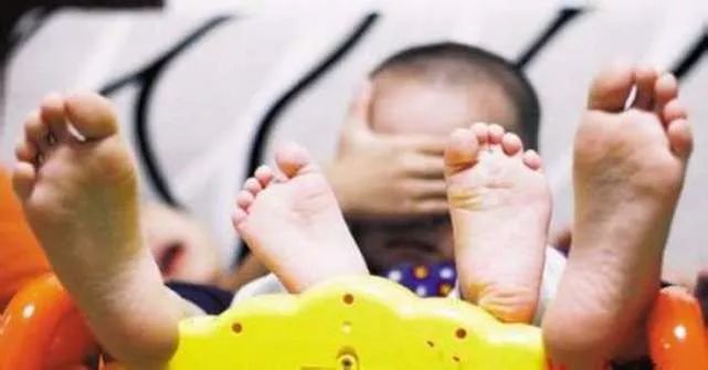 广西玉林单亲妈妈带女儿,玉林妈妈带三个孩子