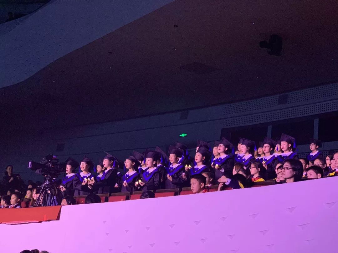 今天，这所学校的生日会惊艳全场