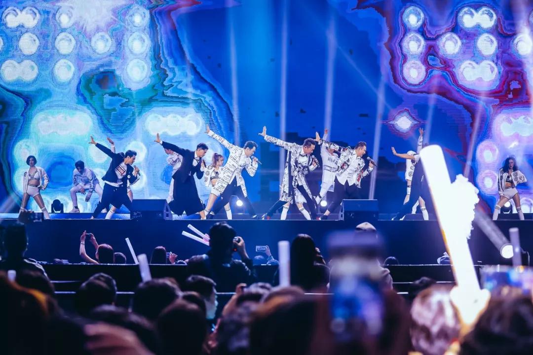 青春永远，金曲永恒：LoveRadio上海农商银行《最爱金曲榜》爱在东方美谷音乐盛典唱响经典，向爱致敬