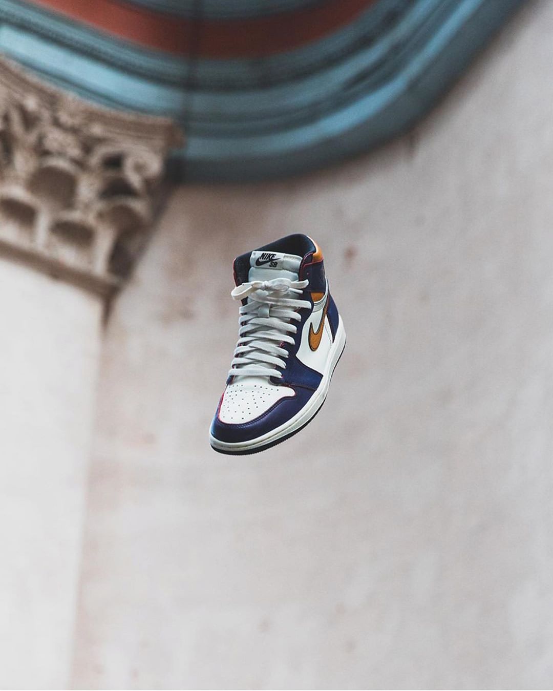 倒钩、OW北卡AJ1市场价暴跌！跟风冲这些鞋的人都后悔了