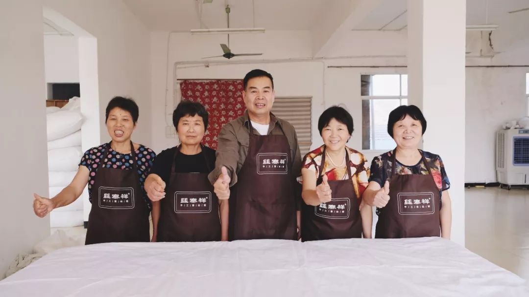 央视曝光蚕丝被长期盖,桑蚕丝真丝被曝光