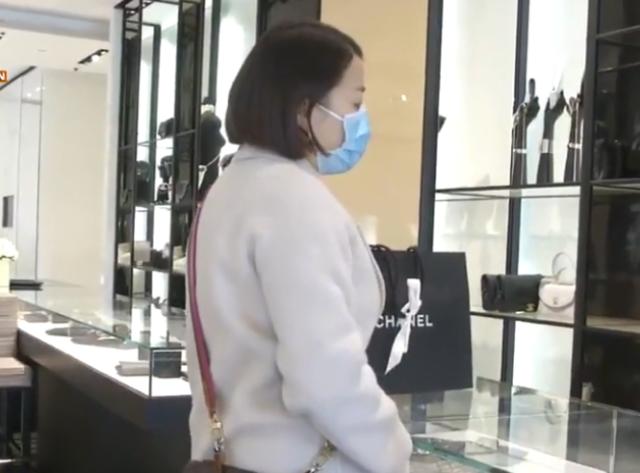 女子花了18000买的包,女子花27800元买二手包