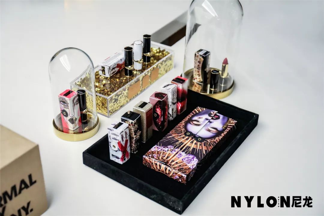 神仙大V和我们一起在上海发“奖状”！？我们飘了……