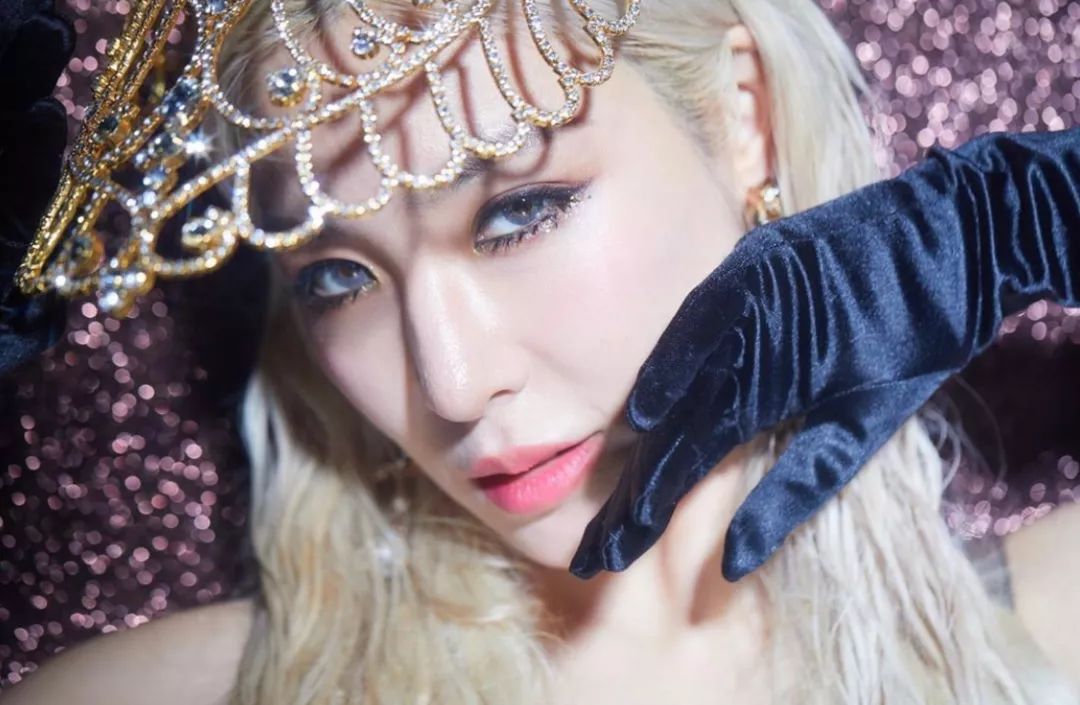 美人计|Tiffany去美国之后放飞自我，“入乡随俗”化起了欧美妆？