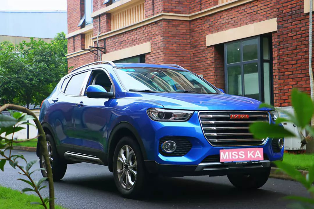 一公里不到五毛钱，油耗就是那么低！安全配置贼好用！90后帅哥警察的第二辆车，是这样个性又时尚的雷凌