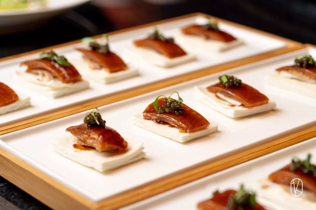 新店68折！杭州竟有餐厅公然把“浴缸”搬上桌，甚至为顾客准备了婚纱