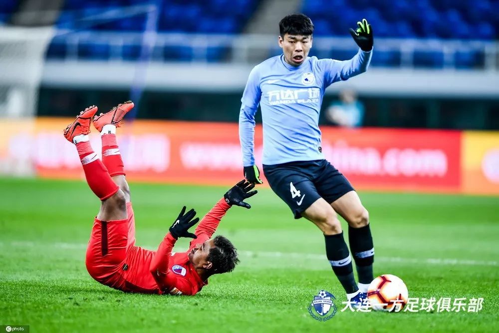 「蓝·战报」小将周潇攻入个人中超首球大连一方客场1-5天津天海