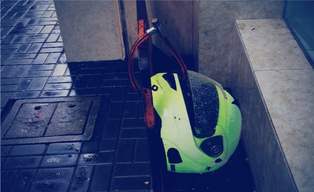 这张图非常火,网友留言说:这个星星就不知道把板凳往前挪一挪吗