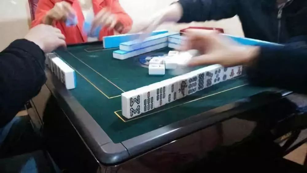 女子打麻将晕倒急救,打麻将中毒的后果